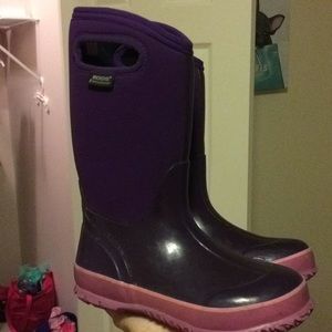 Girls size 3 Bogs in purple